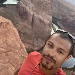 Meet your Posher, Charis